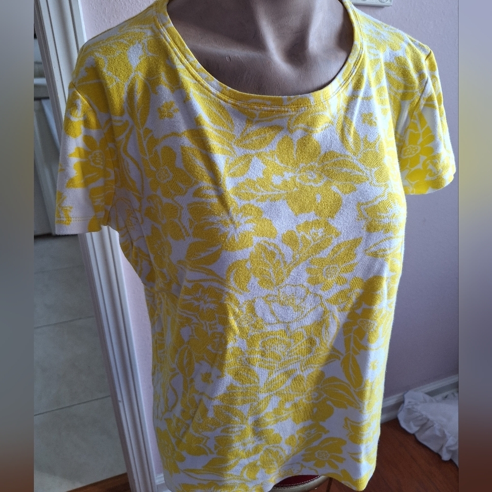 Jones New York Yellow and White Floral Scoop Neck Tee